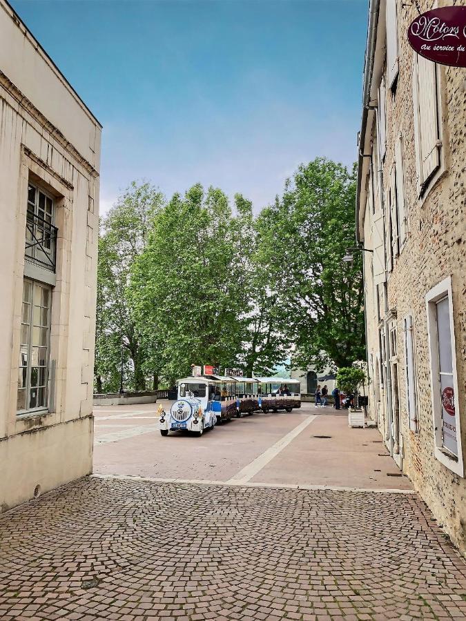 Quartier Du Chateau, Superbe Appartement Avec Parking 波城 外观 照片