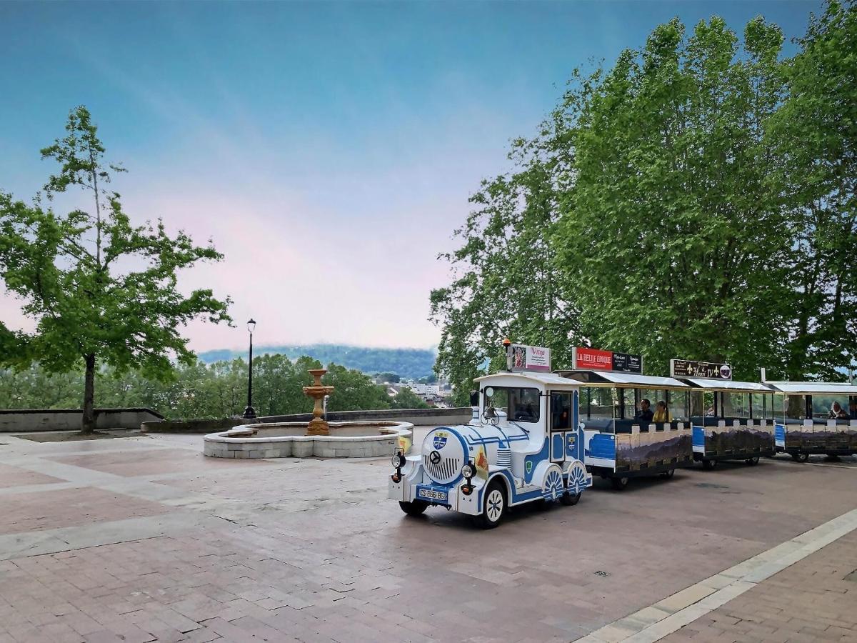 Quartier Du Chateau, Superbe Appartement Avec Parking 波城 外观 照片